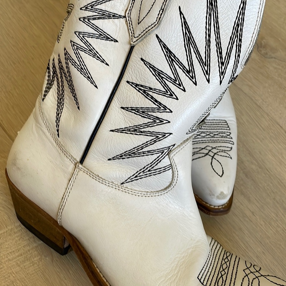 Golden Goose White Leather Short Wish Star Boots. Size 36. - Picture 7 of 7